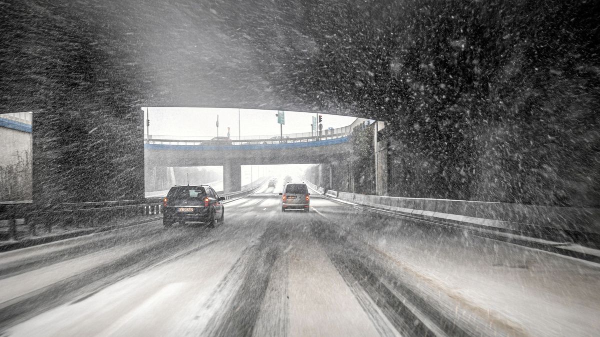 Kromě sněhových jazyků hrozí i náledí, varovali meteorologové